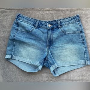 H&M Jean Shorts, Blue. Size: M